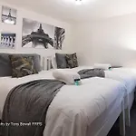 Charming Apartment Next To Brighton Station